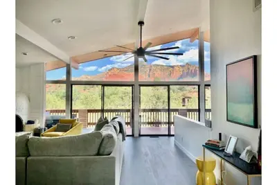 Image de Vesper House- 360 degree views in Uptown with heated pool/Hot Tub