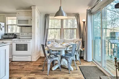 Image de Unplugged Mountain Retreat with Porch Swings!
