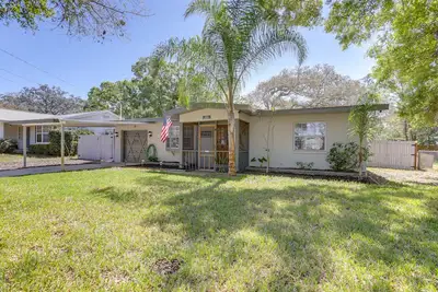 Image de Pet-Friendly Largo Escape w/ Fire Pit!