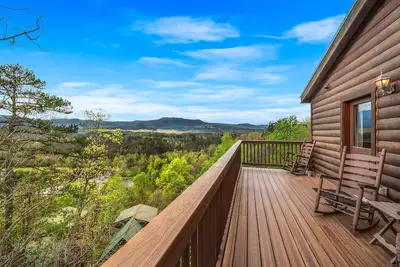 Image de Cozy 4bd w/ Breathtaking Views! Arcade + Hot Tub!