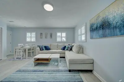 Image de 3min Walk to the Beach, Sleeps 4, Backyard Oasis at Sunset A