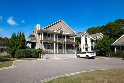 Image de Oceanside, Community Pools, Community Seasonal Trolley, Community Tennis, M402, Bliss