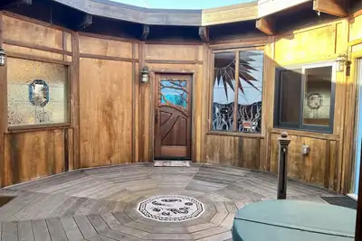 Image de White water ocean views, starry night skies, hot tub, and more!