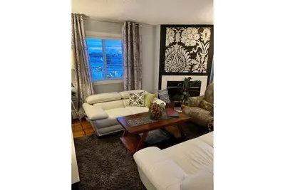 Image de Bright Sunny Top Floor 2 Bdr 2 Bath +Den