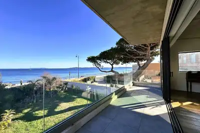 Image de Villa climatisée pour 7 personnes vue mer, roof top et accès plage à Hyères