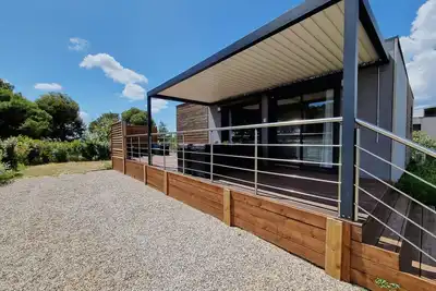 Image de Chalet de luxe avec piscine commune près du lac