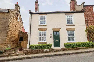 Braeside, pet friendly, with open fire in Fylingthorpe