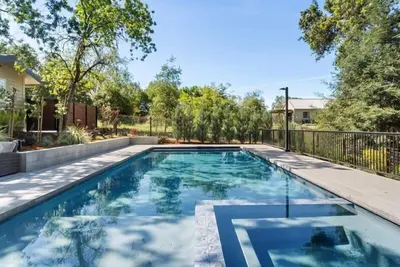 Healdsburg Luxe Reserve for 8, pool, spa, firepit