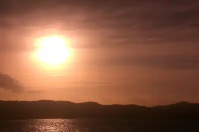 Image de AirBNB on the water. Resort amenities available.