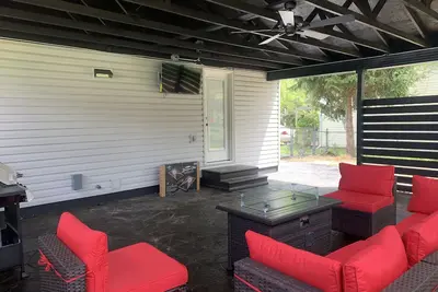 Image de Completely Remodeled Home directly behind the Kenyon Sports Center