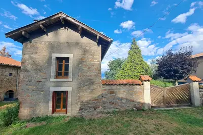 Image de Gîte en pierre à la montagne à proximité de sentiers de randonnées