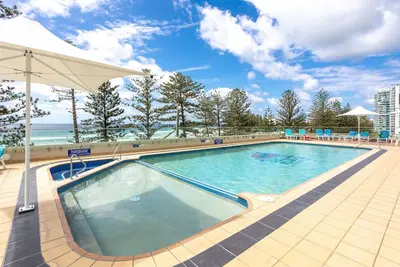 Image de Beachfront 2-Bed with Pool, Bbq & Tennis Court