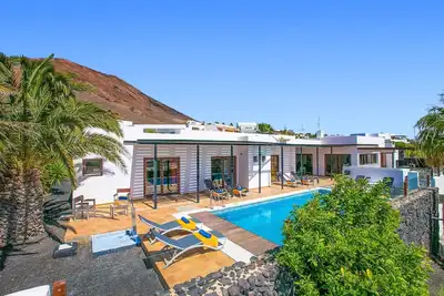 Villa Corito Cinco by Villa Plus