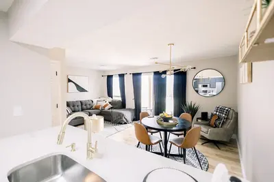 Image de Poolside 5~Pointe Royale-Located right next to pool-Decorated for Christmas