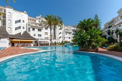 Image de Appartement \"Marbella\", en rez-de-chaussée, sur la plage, avec piscine, jardin et Wi-Fi