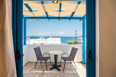 Image de Maison de vacances 'Livadia Beach Studio A' avec vue sur la mer, Wi-Fi et climatisation