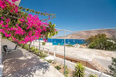 Image de Maison de vacances 'Panorama Tilos Apt B' avec vue sur la mer, Wi-Fi et climatisation