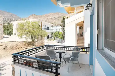 Image de Maison de vacances 'Olympus Tilos Apt Double A1' avec vue sur la montagne, Wi-Fi et climatisation