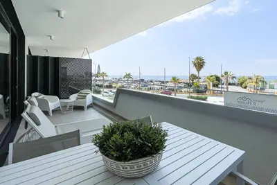 Image de Appartement 'Vidorra Sealine' avec Vue sur Mer, Wi-Fi et Climatisation