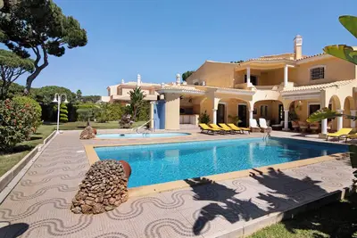 Image de Villa 'V4 Galeão Vilamoura' avec piscine privée, Wi-Fi et climatisation