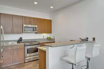 Image de Modern-built Style Condo