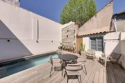 Image de superbe maison de ville atelier familiale avec piscine et garage