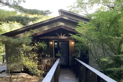 Image de Relax, Recharge, Reconnect in our quiet lakeside getaway in the heart of Sw Mi.