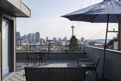 Image de Modern Townhome with Space Needle View