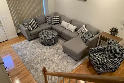 Image de Bring your whole family! Large 5 bedroom house. 5 minute walk to Silver Beach!