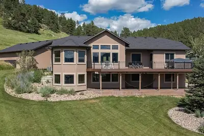 Image de Premier Home In Sturgis With Hot Tub And A View