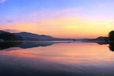 Image de Lake Front Chalet