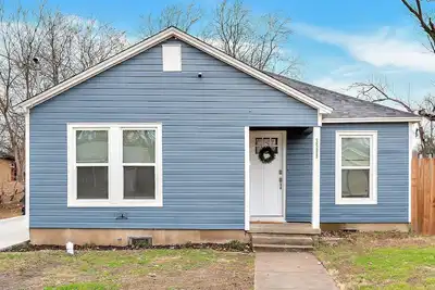 The Waco Charmer: Close to all the attractions!
