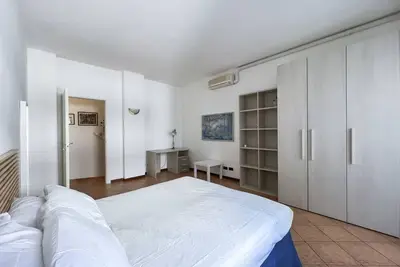 Image de Amply Lit Harmony Home