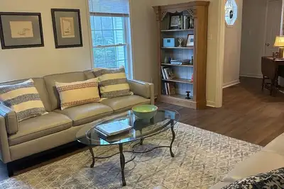 Image de New listing for newly renovated 3 Br Home 1 mile from Historic Lexington