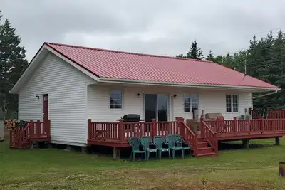 Image de \"New Renovated Refreshing 3 Bedroom 1 Bath Cottage\"