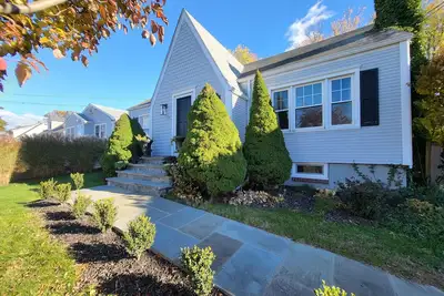 Image de Beautiful Fairfield Beach Area home, 5 minute walk to beach, town & train