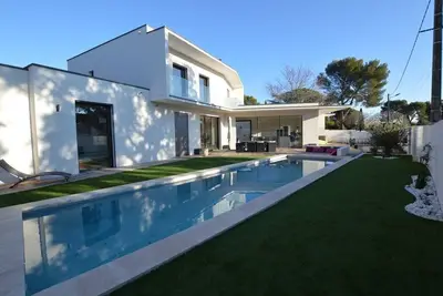Image de Villa -piscine- standing proche de Montpellier et de la mer