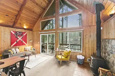 Image de Lakefront A-Frame Cabin with King Beds, Boat, Hot Tub