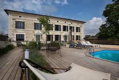 Image de Charentaise and atypical farmhouse feet in the water - 15 people