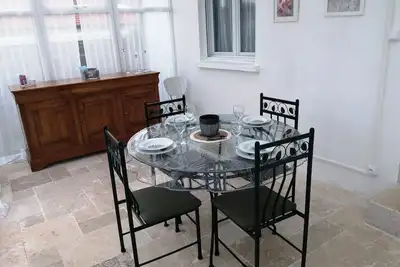 Image de Charmante petite maison de ville  70m2 à 15kms de la mer et à 4 kms de Caen