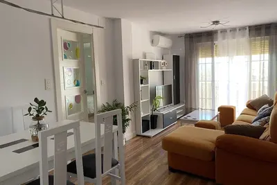 Image de Appartement idéal pour les familles, à proximité immédiate du métro et du bus.