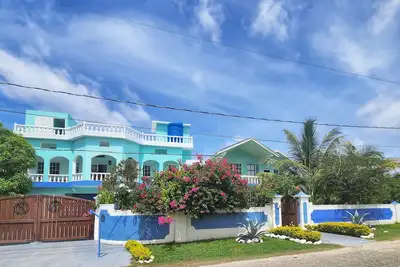 Image de Spacious romantic beach front villa located in Turtle Bay Beach Portland Jamaica