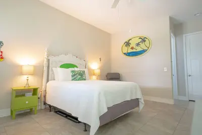 Image de Key West Style Cottage - with pool/hot-tub