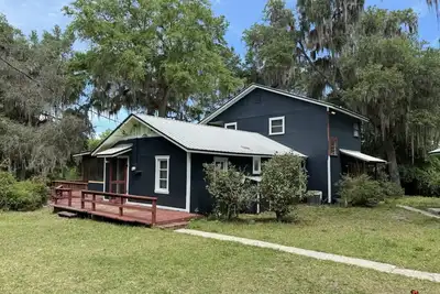 Image de Serene Lake House: Nightlife & Wildlife Nearby