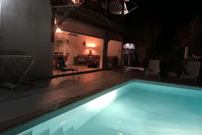 Image de Appartement en Rez de jardin dans villa avec piscine privée