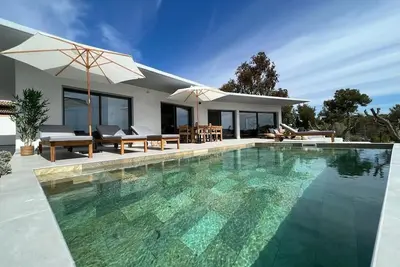 Image de Belle villa contemporaine vue mer à 800m de la plage