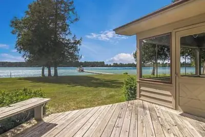 Image de Traverse City Interlochen Beautiful Duck Lake Frontage Home