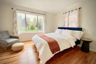 Image de Spacious Home & Yard in Arcata's Creamery District