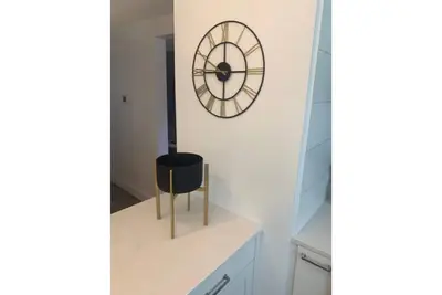 Image de Walk to downtown and only a block from the river!