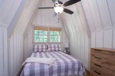 Image de The Away Frame: Cozy 5 Bdrm A-Frame in the Woods